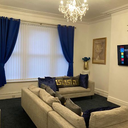 Agapi Apartment - Sea View Sleeps Ten Blackpool Esterno foto