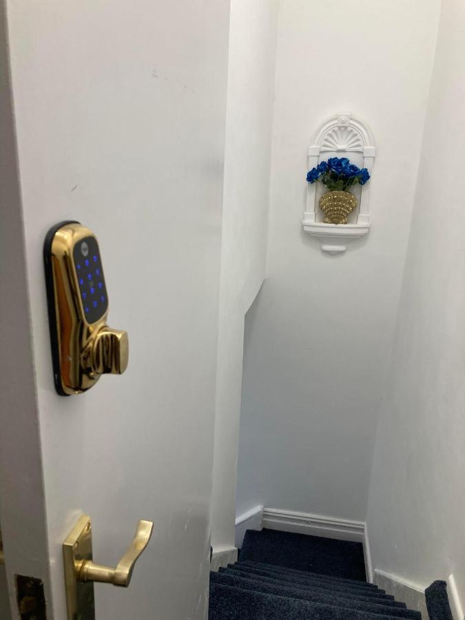 Agapi Apartment - Sea View Sleeps Ten Blackpool Esterno foto