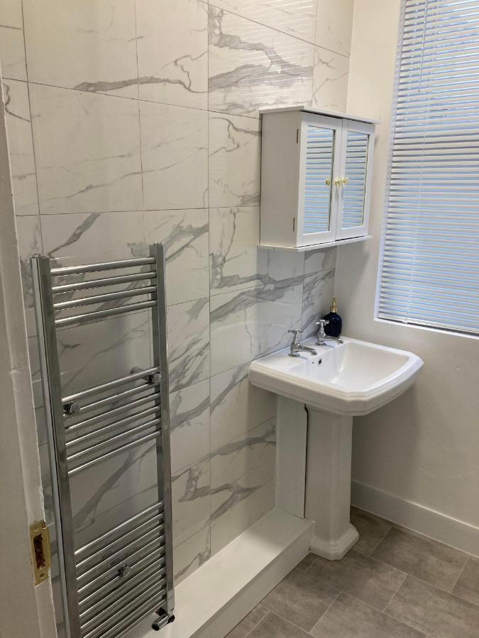 Agapi Apartment - Sea View Sleeps Ten Blackpool Esterno foto