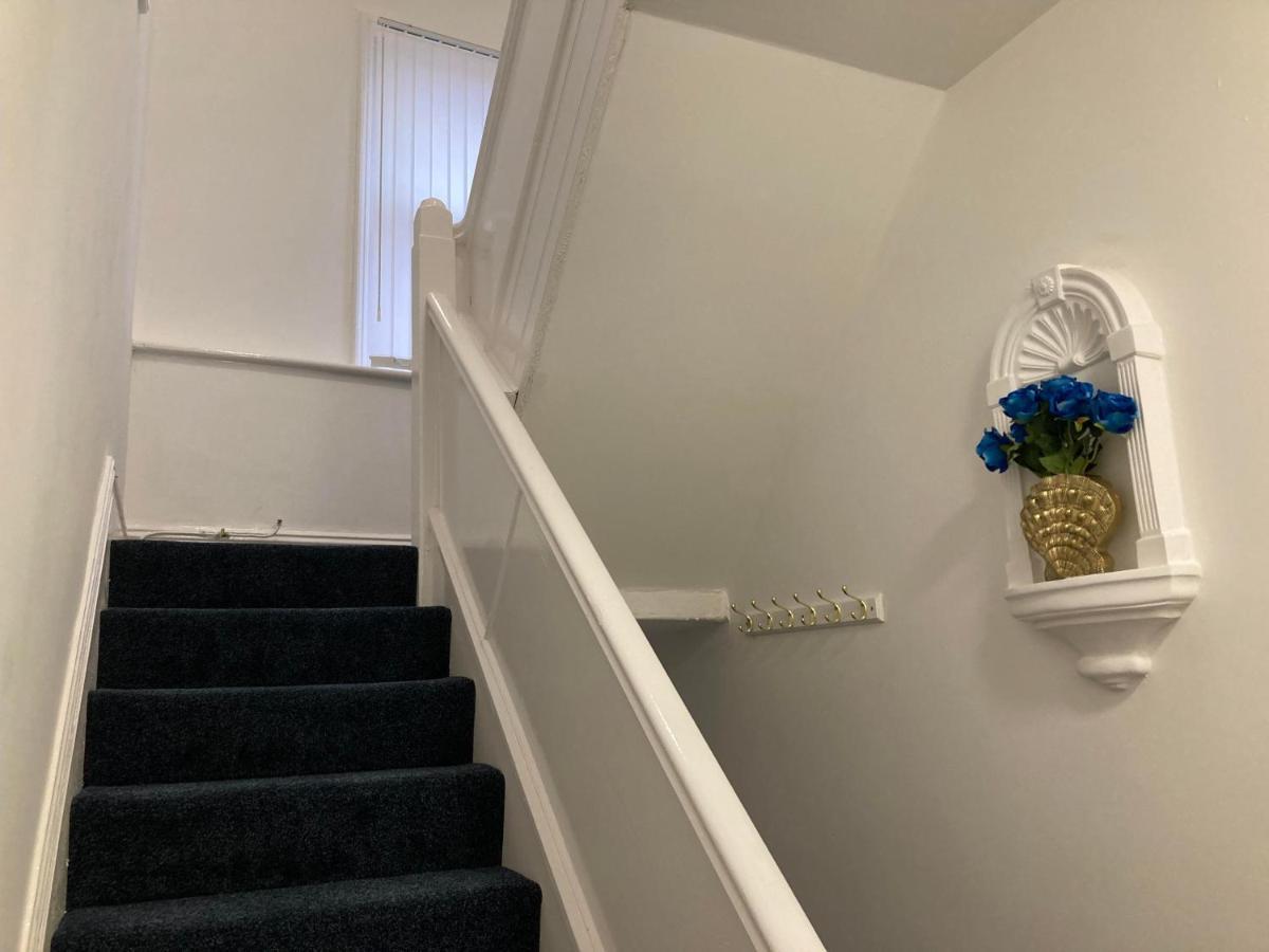 Agapi Apartment - Sea View Sleeps Ten Blackpool Esterno foto